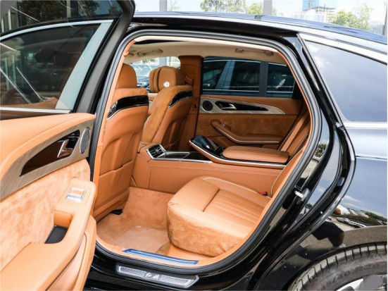 4 सीटें / 5 सीटें Hongqi H9 लक्जरी गैसोलीन 4×2 लिमोसिन 10