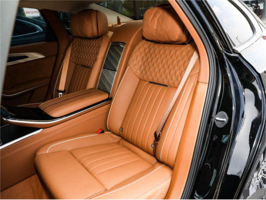 4 सीटें / 5 सीटें Hongqi H9 लक्जरी गैसोलीन 4×2 लिमोसिन 9