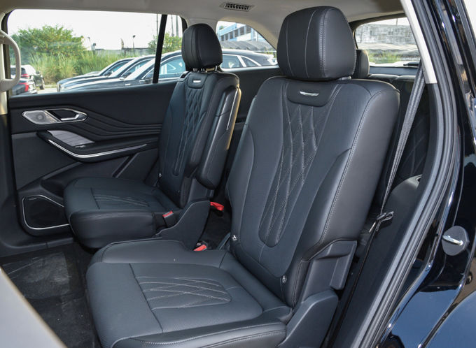 गैसोलीन Hongqi HS7 स्पोर्ट्स यूटिलिटी वाहन ऑटोमैटिक ट्रांसमिशन 5