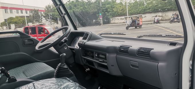 इसुजु दो पंक्ति 5 सीटों वाला कार्गो ट्रक 2WD रियर ड्राइव 4×2 डीजल मैनुअल ट्रांसमिशन 5