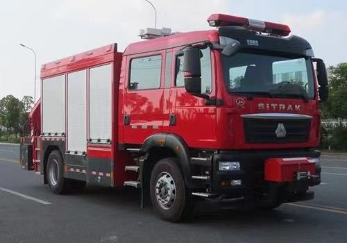 SINOTRUK आपातकालीन बचाव फायर ट्रक डीजल रियर ड्राइव 6 सीटें 4×2 मैनुअल ट्रांसमिशन 1